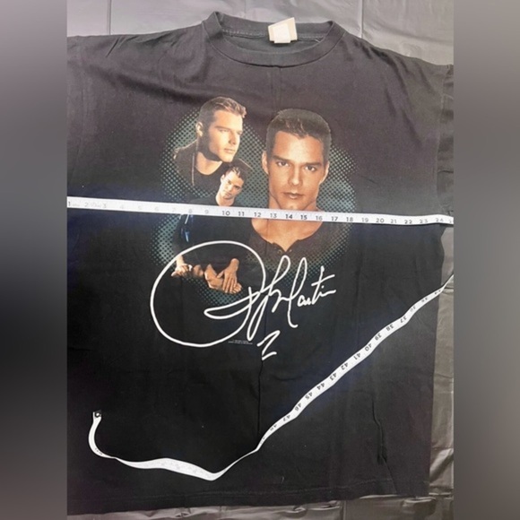 Ricky Martin Vtg 1999 Signature Portrait t-shirt printed on a Winterland tag XL - Picture 5 of 7